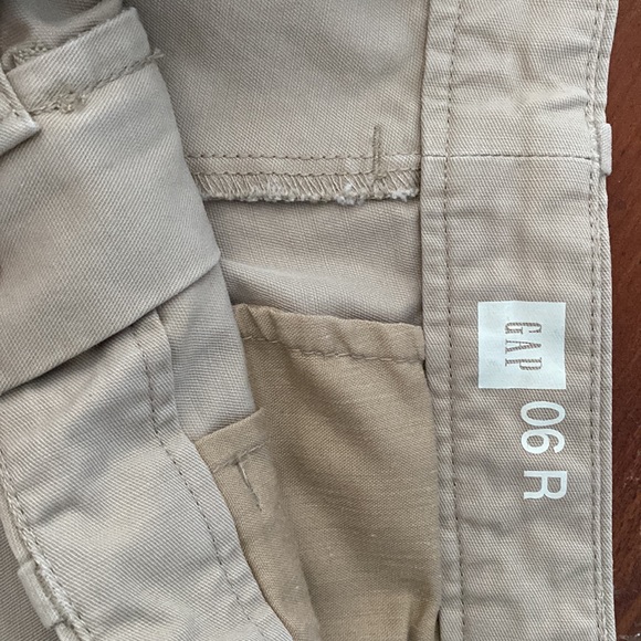 Gap mid length women’s shorts - Picture 2 of 3